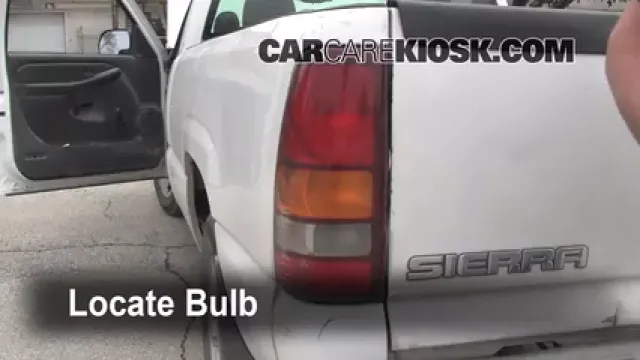 2003 GMC Sierra 1500 WT 4.8L V8 Éclairage Feu clignotant arrière (remplacer l'ampoule)